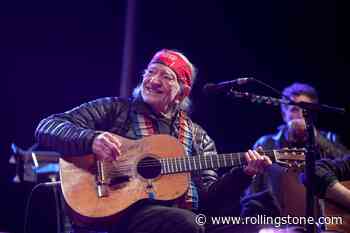 Willie Nelson’s First Show Since His Sister Bobbie’s Death Was Every Bit As Emotional As You’d Imagine