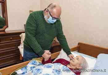 Giornata per la vita: la storia di Marco Annichiarico, che da sei anni si occupa della mamma malata di alzheirmer - Famiglia Cristiana