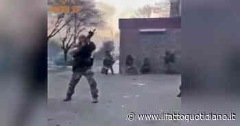 Guerra Russia-Ucraina, soldati ceceni attaccano l’edificio a Mariupol con all’interno il reggimento Azov – Video