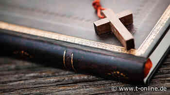 Kirche in Mannheim: Mann attackiert Polizisten mit Kreuz und Bibel - t-online