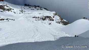 Colorado snowboarder dies in avalanche