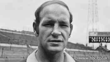 Andy Lochhead: Former Burnley & Aston Villa striker dies aged 81