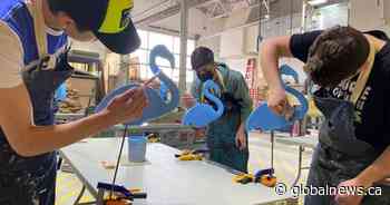 ‘Super nice’: Teen refugees in Calgary make wooden flamingos for spring ski season celebration - Global News