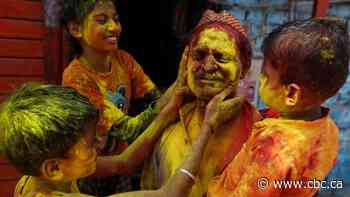 Holi, the Hindu festival of colours, returns to Edmonton for first time since 2020 - CBC.ca