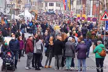 Tausende Besucher bummeln beim verkaufsoffenen Sonntag in Kenzingen - Kenzingen - Badische Zeitung