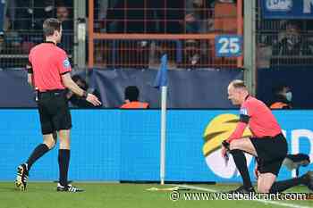🎥 Wedstrijd gestaakt in Bundesliga: grensrechter krijgt beker op het hoofd