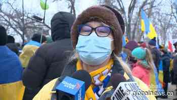 Hundreds support Ukraine at Saskatchewan legislature rally - Global News