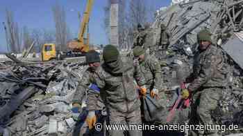 Ukraine-Krieg: „Raketenangriffe auf schlafende Soldaten“ – Heftige Kämpfe im Süden