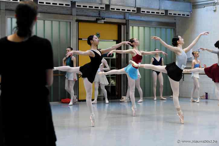 Op bezoek bij audities voor Junior Ballet Antwerp: “Dit weekend is bepalend voor de carrière van deze dansers”