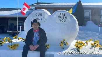 'My heart is with them': Sask. man builds snow sculpture to support Ukraine