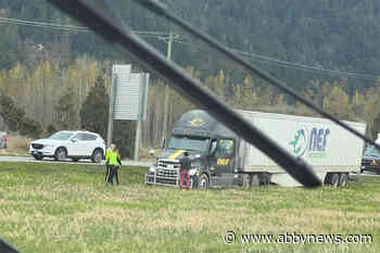 Semi leaves Highway 1, traffic backed up in Chilliwack – Abbotsford News - Abbotsford News
