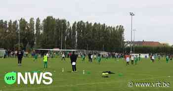 KVV Zelzate stuurt jeugdspelertjes op pad voor petitie tegen 'verzuurde buren' - VRT NWS