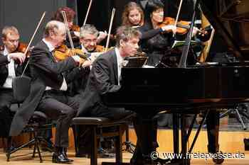 Sinfoniekonzert in Reichenbach: Ausnahmekönner am Flügel strahlt Eleganz und Esprit aus - freiepresse.de