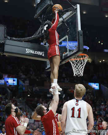 Cheerleaders talk about viral March Madness heroics: 'Maybe this'll work'