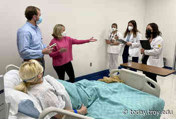 Nursing, social work students participate in medical simulations with Wallace, ACOM - Troy Today - Troy University