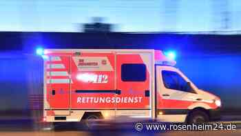 Mann stürzt am Samerberg von Balkon drei Meter in die Tiefe