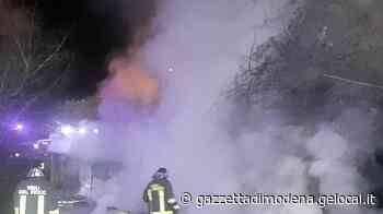 Modena, container a fuoco in via Bellaria al campo nomadi - La Gazzetta di Modena