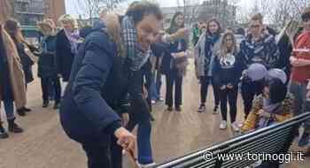 Lotta all'anoressia, Moncalieri inaugura una panchina lilla - TorinOggi.it