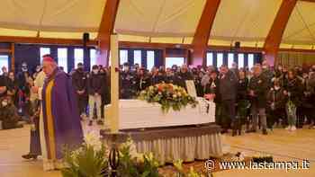 L'ultimo abbraccio di Trecate a Ludovica Visciglia - La Stampa