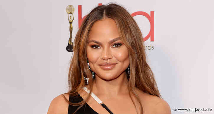 Chrissy Teigen Arrives in Style for Hollywood Beauty Awards 2022