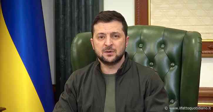 Guerra Russia-Ucraina, Zelensky ordina le reti unificate in tv 24 ore su 24 e limita il potere di 11 partiti: insorge l’opposizione