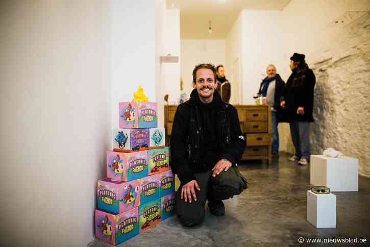 Finissage van Dingen die niet verkopen, verkopen u dingen. Van oneetbare vol-au-vent tot een wereldbol gemaakt van een struisvogelei