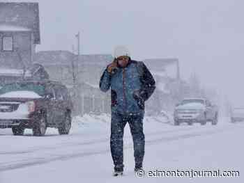 Snowstorm hammers Edmonton area, emergency alert issued for QEII highway