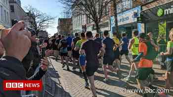 Thousands of runners take part in Stafford Half Marathon - BBC.com