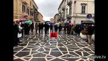 Lanciano. 'Non riaprire al traffico Corso Trento e Trieste': protesta in strada con i versi di Rapino - AbruzzoLive.tv