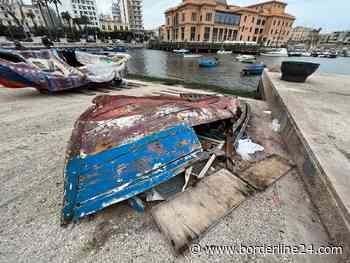 Bari, barca a pezzi al molo San Nicola: degrado sotto gli occhi dei turisti - Borderline24.com