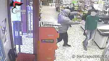 Bari, quattro rapine in due mesi: arrestato un 33enne. Ripreso dalle telecamere in due negozi - La Repubblica