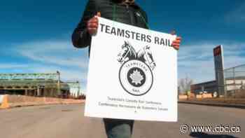 CP Rail union members begin picketing in Calgary