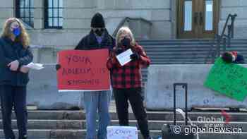 Pro-public health COVID mandate rallies held in Saskatchewan - Global News