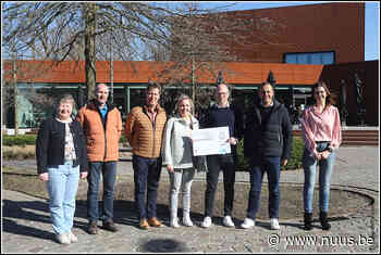 Cheque voor Studio Nona – 1ste City NightRun Merelbeke editie 2021 - NUUS