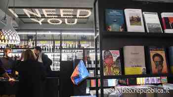 Bari, apre Liberrima la libreria in cui si legge e gusta un buon vino fino a mezzanotte. 'Qui per sentirsi a casa' - Repubblica TV