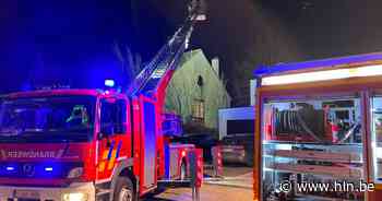 Vijf brandweerkorpsen voor vermoedelijke schouwbrand - Het Laatste Nieuws