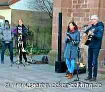 Zum vierteln Mal Friedensgebet an der evangelischen Kirche in Merzig - Saarbrücker Zeitung
