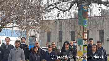 Carpi. Le stoffe colorate coinvolgono e stimolano le attività alla Tenneco - La Gazzetta di Modena