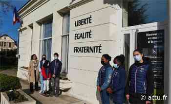 Ermont. »Liberté, Égalité, Fraternité », sur le fronton de l’hôtel de ville - Le Pays d'Auge