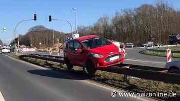 Unfall in Varel: 88-Jährige kommt mit Auto auf Mittelschutzplanke zum Stehen - Nordwest-Zeitung