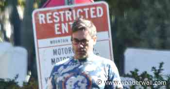 Jon Hamm enters dangerous territory, plus more funny photos of celebs in March 2022 - Wonderwall