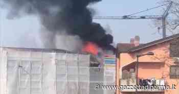 Ronco Campo Canneto: tetto in fiamme, palazzo inagibile - Gazzetta di Parma