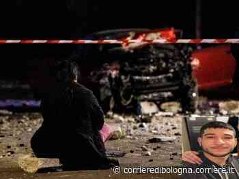 Parma, si schianta e muore a 22 anni contro un muretto. La madre lo piange seduta sui detriti in strada - Il Corriere di Bologna