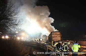 Tödlicher Unfall im Kreis Ravensburg - 19-jähriger Autofahrer stirbt bei Kollision mit Lkw - Stuttgarter Nachrichten