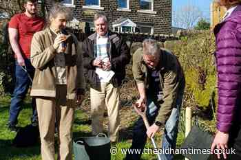 Saddleworth couple celebrated at church apple day - The Oldham Times