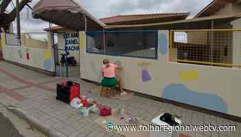 Artista voluntária colore muros de CEI em Capivari de Baixo - folharegionalwebtv.com