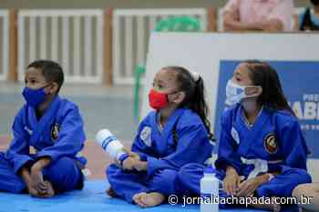 #Chapada: Prefeitura de Itaberaba entrega 100 kimonos para crianças que realizarão Jiu-jitsu - Jornal da Chapada