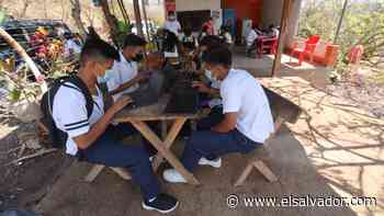 Alumnos del Complejo Educativo Caserío El Tular hicieron de un chalet su aula para tener acceso a internet | Noticias de El Salvador - elsalvador.com