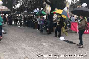 Solidarité : cérémonie de parrainages républicains de familles exilées à Nice - France 3 Régions