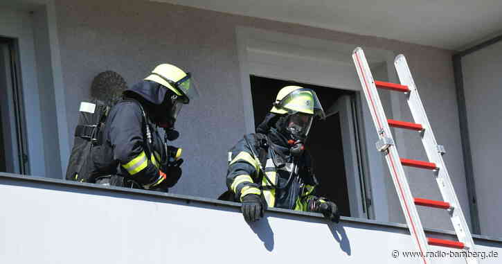 Feuer in achtstöckigen Wohnhaus ausgebrochen